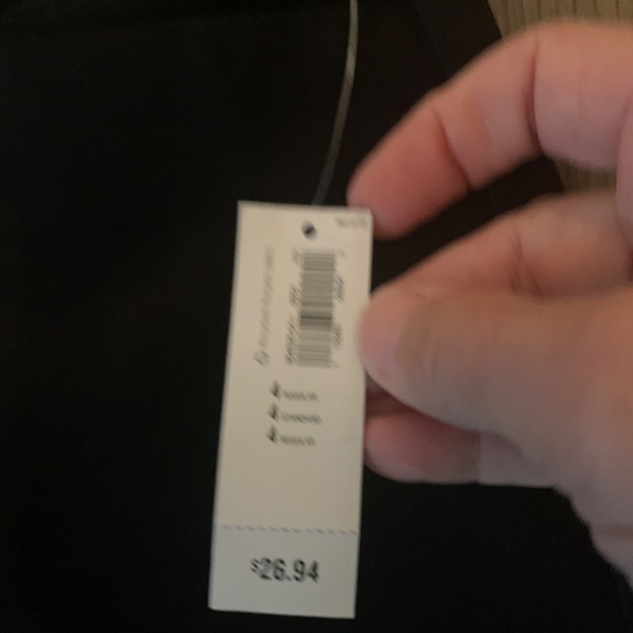 Old Navy black Bermuda shorts. NWT .‎ Retail 30 - Picture 2 of 5